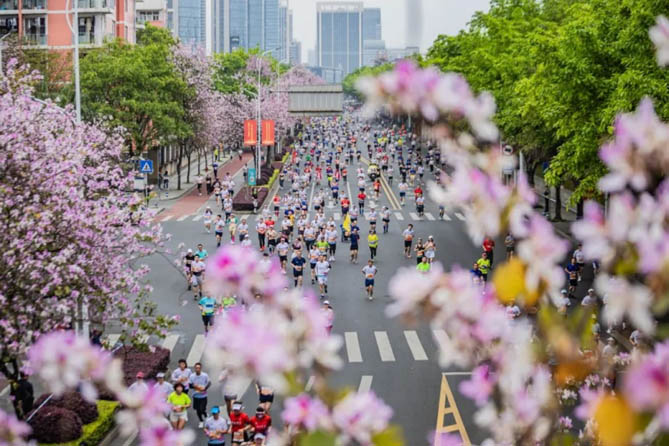 绝美卡车配绝美跑道，柳马第二年乘龙家族又上新